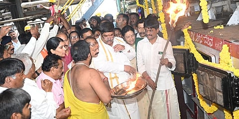 ಬಾಯ್ಲರ್ ಗೆ ಅಗ್ನಿ ಸ್ಪರ್ಶ ಮಾಡಿದ ಸಚಿವರು