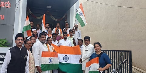 ಸ್ವಾತಂತ್ರ್ಯದ ಅಮೃತ ಮಹೋತ್ಸವದ ಹಿನ್ನೆಲೆಯಲ್ಲಿ ಹರ್ ಘರ್ ತಿರಂಗಾ ಅಭಿಯಾನದ ಅಂಗವಾಗಿ ಮೈಸೂರು ನಗರ ಬಿಜೆಪಿ ಅಲ್ಪಸಂಖ್ಯಾತ ಮೋರ್ಚಾ ವತಿಯಿಂದ  ಏರ್ಪಡಿಸಲಾಗಿದ್ದ  ತಿರಂಗಾ ರ‍್ಯಾಲಿಗೆ  ಚಾಲನೆ ನೀಡಿದ ಸಂಸದ ಪ್ರತಾಪ್ ಸಿಂಹ