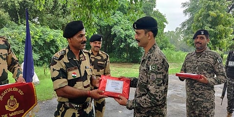 ಬಿಎಸ್ ಎಫ್ ಯೋಧರು, ಪಾಕ್ ರೆಂಜರ್ಸ್ ಗಳು