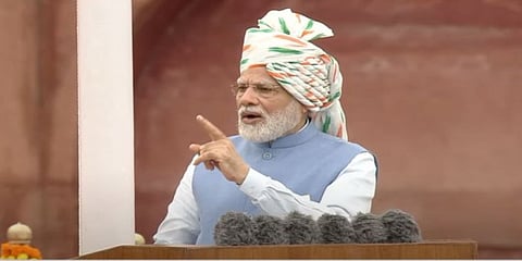 ಬಿಳಿ ಪೇಟವನ್ನು ಧರಿಸಿದ್ದ ಪ್ರಧಾನಿ ನರೇಂದ್ರ ಮೋದಿ (ಚಿತ್ರ- ಎಎನ್‌ಐ ಟ್ವಿಟರ್)