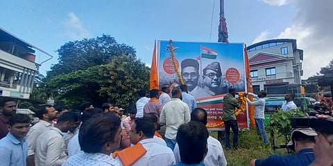 ಉಡುಪಿಯ ಬ್ರಹ್ಮಗಿರಿ ಸರ್ಕಲ್ ನಲ್ಲಿ ವೀರ ಸಾವರ್ಕರ್ ಪೋಸ್ಟರ್
