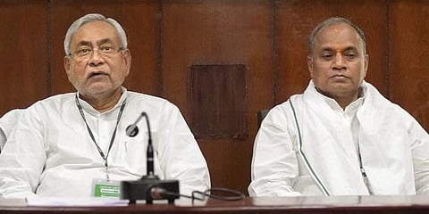 ನಿತೀಶ್ ಕುಮಾರ್ -  ಆರ್‌ಸಿಪಿ ಸಿಂಗ್