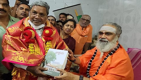 ರಂಭಾಪುರಿ ಜಗದ್ಗುರುಗಳೊಂದಿಗೆ ಸಿದ್ದರಾಮಯ್ಯ
