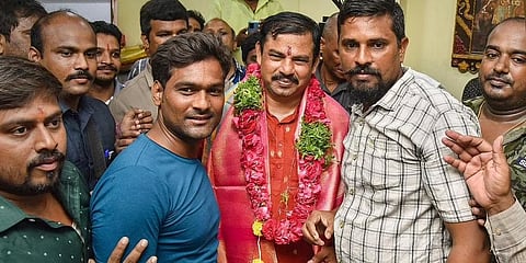 ಬಿಡುಗಡೆಗೊಂಡ ನಂತರ ತನ್ನ ಬೆಂಬಲಿಗರೊಂದಿಗೆ ಟಿ ರಾಜಾ ಸಿಂಗ್