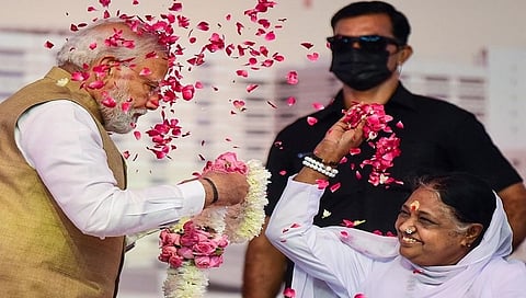 ಪ್ರಧಾನಿ ಮೋದಿ, ಮಾತಾ ಅಮೃತಾನಂದಮಯಿ