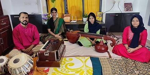 ಮೂವರು ಪುತ್ರಿಯರೊಂದಿಗೆ ಮುಕ್ಕಂ ಸಲೀಂ