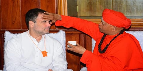 ರಾಹುಲ್ ಗಾಂಧಿಯವರಿಗೆ ಲಿಂಗದೀಕ್ಷೆ ಮಾಡಿದ ಮುರುಘಾ ಮಠದ ಶ್ರೀಗಳು