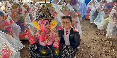 ಗಣೇಶ ವಿಗ್ರಹದ ಜೊತೆಗೆ ಪುನೀತ್ ರಾಜ್ ಕುಮಾರ್ ಮೂರ್ತಿಗಳು