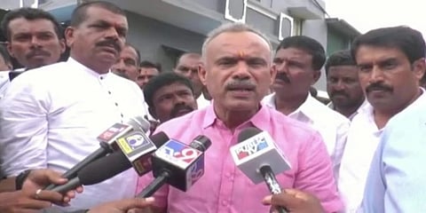 ತುಮಕೂರಿನ ಮಾಜಿ ಶಾಸಕ ಬಿ ಸುರೇಶ್ ಗೌಡ