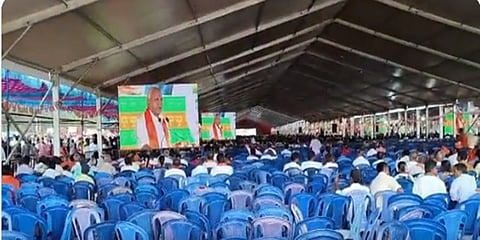 ಬಿಜೆಪಿ ಜನಸ್ಪಂದನ ಕಾರ್ಯಕ್ರಮದಲ್ಲಿ ಖಾಲಿ ಕುರ್ಚಿಗಳು