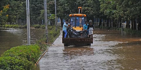 ಮಳೆ ಕಡಿಮೆಯಾದರೂ ಕಡಿಮೆಯಾಗದ ಮಳೆ ನೀರು