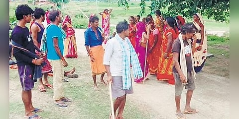 ಬಿಹಾರದಿಂದ ಬರುವ ಕುಡುಕರಿಗೆ ಗ್ರಾಮಕ್ಕೆ ಪ್ರವೇಶ ನಿಷಿದ್ಧ