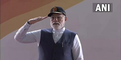 ಗೌರವ ವಂದನೆ ಸ್ವೀಕರಿಸಿದ ಪ್ರಧಾನಿ ನರೇಂದ್ರ ಮೋದಿ