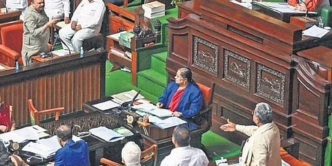ವಿಧಾನಸಭೆಯಲ್ಲಿ ಸಿಎಂ ಬೊಮ್ಮಾಯಿ ಮತ್ತು ವಿಪಕ್ಷ ನಾಯಕ ಸಿದ್ದರಾಮಯ್ಯ ಮಧ್ಯೆ ತೀವ್ರ ಚರ್ಚೆ