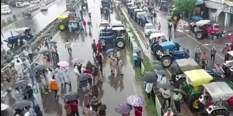 ರೈತರಿಂದ ಹೆದ್ದಾರಿ ತಡೆ