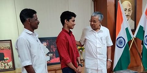 ದೇವಾನಂದನ್ ಮತ್ತು ಆತನ ತಂದೆ ರಾಜೀವ್ ಮುಖ್ಯಮಂತ್ರಿ ಪಿಣರಾಯಿ ವಿಜಯನ್ ಅವರನ್ನು ಭೇಟಿ ಮಾಡಿದರು.