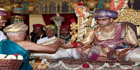 ಮೈಸೂರು ಅರಮನೆಯ ಖಾಸಗಿ ದರ್ಬಾರ್ ಸಂಗ್ರಹ ಚಿತ್ರ