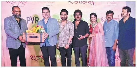ತಿಲಕರಾಜ್ ಬಲ್ಲಾಳ್, ಅರ್ಬಾಜ್ ಖಾನ್, ಜೈದ್ ಖಾನ್, ರವಿಚಂದ್ರನ್, ಸೋನಲ್ ಮೊಂತೇರೊ, ಅಚ್ಯುತ್ ಕುಮಾರ್ ಮತ್ತು ನಿರ್ದೇಶಕ ಜಯತೀರ್ಥ ಜಯಣ್ಣ.