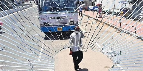 ಹಾನಿಗೊಳಗಾದ ಕೆಎಸ್ ಆರ್ ಟಿಸಿ ಬಸ್