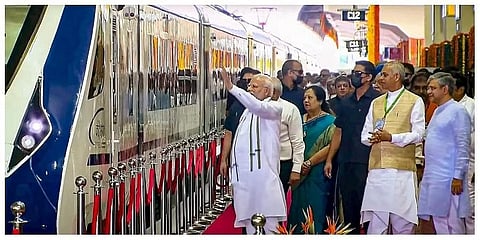 ವಂದೇ ಭಾರತ್ ಎಕ್ಸ್‌ಪ್ರೆಸ್ ರೈಲಿಗೆ ಪ್ರಧಾನಿ ಮೋದಿ ಚಾಲನೆ