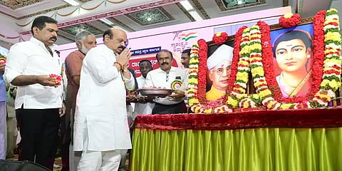 ಶಿಕ್ಷಕರ ದಿನಾಚರಣೆ ಕಾರ್ಯಕ್ರಮದಲ್ಲಿ ಮುಖ್ಯಮಂತ್ರಿ ಬೊಮ್ಮಾಯಿ ಮತ್ತಿತರರು