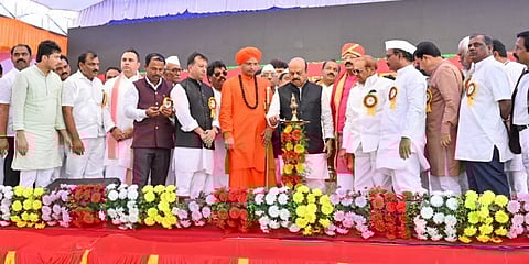 ದೇವಲ ಗಾಣಗಾಪುರದಲ್ಲಿರುವ ಹೇರೂರ ಶಿಕ್ಷಣ ಸಂಸ್ಥೆಯ ರಜತ ಮಹೋತ್ಸವದಲ್ಲಿ ಭಾಗಿಯಾಗಿ, ವಿಠ್ಠಲ ಹೇರೂರರ ಕಂಚಿನಮೂರ್ತಿ ಅನಾವರಣ ಹಾಗೂ ವಿಠ್ಠಲ ಹೇರೂರರ ಗೀತೆಗಳ ಧ್ವನಿ ಮುದ್ರಿಕೆಯನ್ನು ಬಿಡುಗಡೆ ಮಾಡಿದ ಸಿಎಂ ಬಸವರಾಜ ಬೊಮ್ಮಾಯಿ