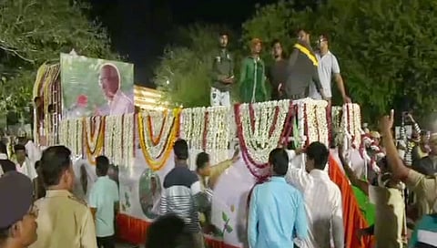 ಸಿದ್ದೇಶ್ವರ ಶ್ರೀಗಳ ಅಂತಿಮ ದರ್ಶನಕ್ಕೆ ಹರಿದುಬರುತ್ತಿರುವ ಜನಸಾಗರ.