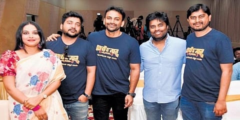 'ಆರ್ಕೆಸ್ಟ್ರಾ ಮೈಸೂರು' ತಂಡದೊಂದಿಗೆ ಧನಂಜಯ್