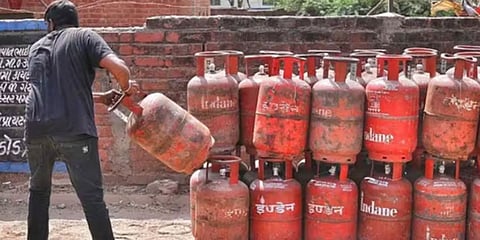 ವಾಣಿಜ್ಯ ಬಳಕೆ ಎಲ್‌ಪಿಜಿ ಸಿಲಿಂಡರ್ ದರ ಮತ್ತೆ ಹೆಚ್ಚಳ