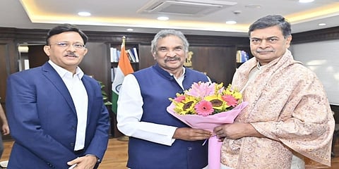 ಕೇಂದ್ರ ಸಚಿವ ಆರ್ ಕೆ ಸಿಂಗ್ ಅವರೊಂದಿಗೆ ಕೆಜೆ ಜಾರ್ಜ್