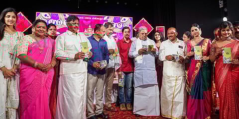 ದಸರಾ ಚಲನಚಿತ್ರೋತ್ಸವ ಉದ್ಘಾಟನೆ ಕಾರ್ಯಕ್ರಮದಲ್ಲಿ ಸಿಎಂ ಸಿದ್ದರಾಮಯ್ಯ ಮತ್ತಿತರರು