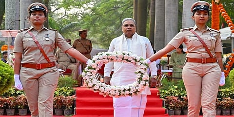 ಪೊಲೀಸ್ ಸಂಸ್ಮರಣಾ ದಿನ ಗೌರವ ವಂದನೆ ಸ್ವೀಕರಿಸಿದ ಸಿಎಂ ಸಿದ್ದರಾಮಯ್ಯ