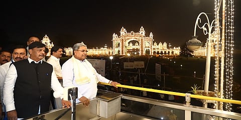 ದೀಪಾಲಂಕಾರ ವೀಕ್ಷಿಸಿದ ಸಿಎಂ ಸಿದ್ದರಾಮಯ್ಯ