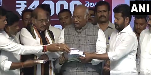 ಕಾಂಗ್ರೆಸ್ ಪ್ರಣಾಳಿಕೆ ಬಿಡುಗಡೆ ಕಾರ್ಯಕ್ರಮದಲ್ಲಿ ಮಲ್ಲಿಕಾರ್ಜುನ ಖರ್ಗೆ ಮತ್ತಿತರರು