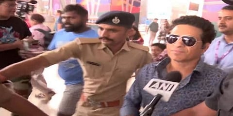 ಅಹ್ಮದಾಬಾದ್ ಕ್ರಿಕೆಟ್ ಸ್ಟೇಡಿಯಂನತ್ತ ಆಗಮಿಸಿದ ಸಚಿನ್ ತೆಂಡೂಲ್ಕರ್