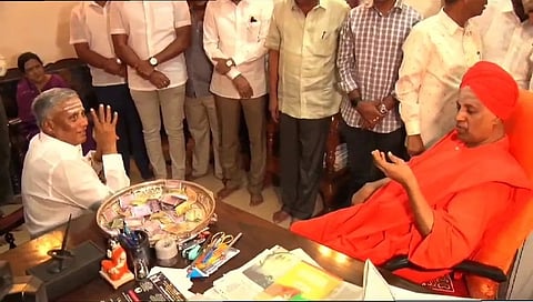 ಸಿದ್ದಗಂಗಾ ಮಠಕ್ಕೆ ಸೋಮಣ್ಣ ಭೇಟಿ
