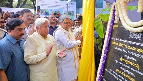 ಪ್ರವಾಸಿ ಸೌಧ ಕಟ್ಟಡದ ಭೂಮಿಪೂಜೆ ನೆರವೇರಿಸಿದ ಸಿಎಂ ಸಿದ್ದರಾಮಯ್ಯ.