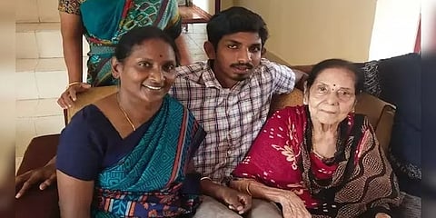 ನಟಿ ಲೀಲಾವತಿ ತಮ್ಮ ಸೊಸೆ ವಿನೋದ್ ರಾಜ್ ಪತ್ನಿ ಅನು ಮತ್ತು ಮೊಮ್ಮಗ ಯುವರಾಜ್ ಜೊತೆ(ಸಂಗ್ರಹ ಚಿತ್ರ)