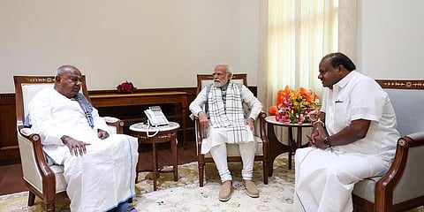 ಎಚ್.ಡಿ ದೇವೇಗೌಡ, ನರೇಂದ್ರ ಮೋದಿ ಮತ್ತು ಕುಮಾರಸ್ವಾಮಿ