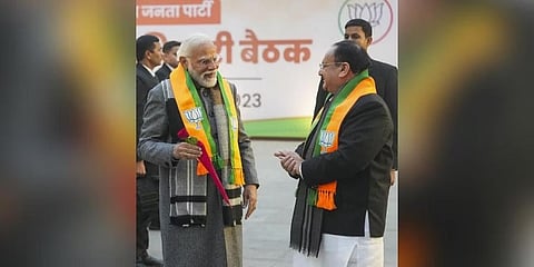 ದೆಹಲಿಯ ಬಿಜೆಪಿ ಪ್ರಧಾನ ಕಚೇರಿಯಲ್ಲಿ ಪ್ರಧಾನಿ ನರೇಂದ್ರ ಮೋದಿ ಅವರನ್ನು ಬಿಜೆಪಿ ರಾಷ್ಟ್ರೀಯ ಅಧ್ಯಕ್ಷ ಜೆಪಿ ನಡ್ಡಾ ಸ್ವಾಗತಿಸಿದರು.