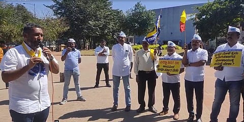 ನಗರದ ಫ್ರೀಡಂ ಪಾರ್ಕ್‌ನಲ್ಲಿ ಪ್ರತಿಭಟನೆ ವೇಳೆ ಮಾತನಾಡಿದ ಮೋಹನ್ ದಾಸರಿ