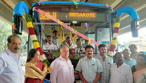 ಬಸ್ ಗೆ ಚಾಲನೆ ನೀಡಿದ ಸಚಿವ ರಾಮಲಿಂಗಾ ರೆಡ್ಡಿ.
