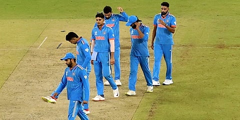 ನರೇಂದ್ರ ಮೋದಿ ಕ್ರೀಡಾಂಗಣದಲ್ಲಿ ಭಾರತೀಯ ಆಟಗಾರರು