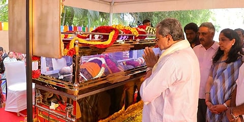 ಹಿರಿಯ ನಟಿ ಲೀಲಾವತಿಯವರ ಅಂತಿಮ ದರ್ಶನ ಪಡೆದ ಸಿಎಂ ಸಿದ್ದರಾಮಯ್ಯ