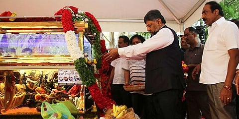 ಹಿರಿಯ ನಟಿ ಲೀಲಾವತಿಯವರ ಅಂತಿಮ ದರ್ಶನ ಪಡೆದ ಡಿಸಿಎಂ ಡಿ ಕೆ ಶಿವಕುಮಾರ್