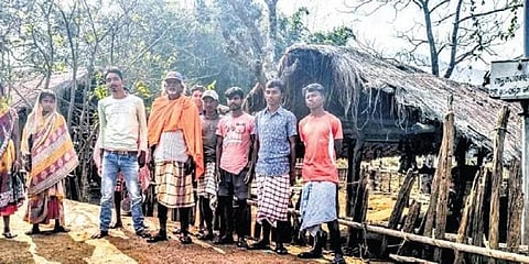 ದಾಂಟಿಯಾಕಚ ಗ್ರಾಮದ ನಿವಾಸಿಗಳು