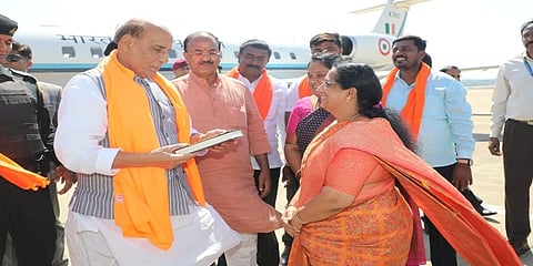 ಹೆಚ್ ಎಎಲ್ ವಿಮಾನ ನಿಲ್ದಾಣದಲ್ಲಿ ರಾಜನಾಥ್ ಸಿಂಗ್