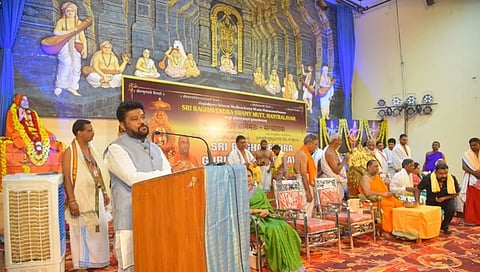 ಮಂತ್ರಾಲಯದಲ್ಲಿ ನಟ ಜಗ್ಗೇಶ್