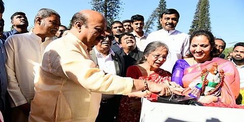 ಇಂದು ವಿಧಾನಸೌಧದ ಆವರಣದಲ್ಲಿ ಪ್ರತಿಷ್ಠಾಪಿಸಿರುವ ರಾಜ್ಯದ ಪ್ರಥಮ ಮುಖ್ಯಮಂತ್ರಿ ಕೆ.ಸಿ ರೆಡ್ಡಿ ಅವರ ಕಂಚಿನ ಪ್ರತಿಮೆಯನ್ನು ಅನಾವರಣಗೊಳಿಸಿದ ಸಿಎಂ ಬಸವರಾಜ ಬೊಮ್ಮಾಯಿ