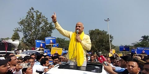 ರೋಡ್ ಶೋ ನಡೆಸುತ್ತಿರುವ ಮನೀಶ್ ಸಿಸೋಡಿಯಾ